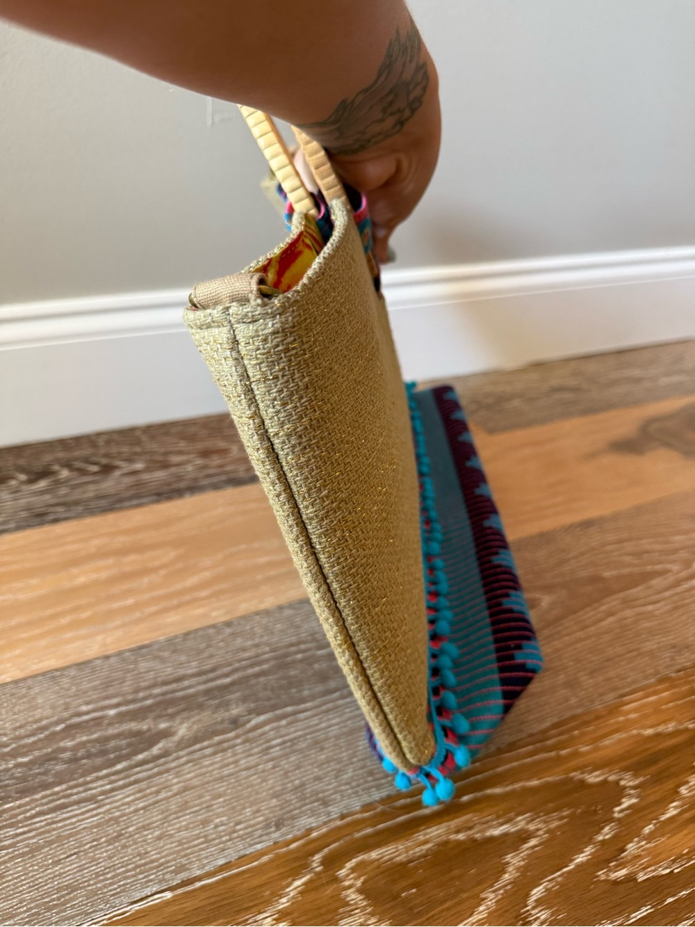 America & Beyond jute tote features a sequin pineapple motif wooden handles - Picture 7 of 9